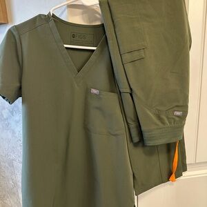 Figs Mossy Green Scrub Set